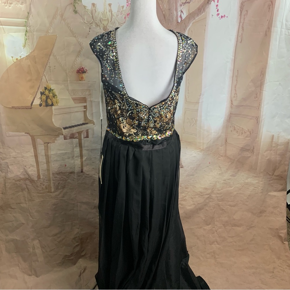 SOLD NEW MAC DUGGAL 82066M CAP SLEEVE TRUMPET GOWN - Picture 7 of 16